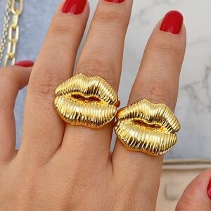 Gold Lip Design Statement Ring